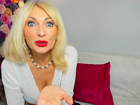 crystalhotty - CrystalHotty's free webcam