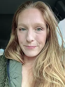 GoldenFlameGoddess webcam