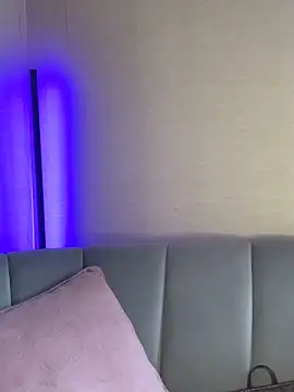 MiaScott_Pink webcam