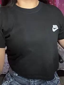 Webcam Model (Velyn_18)  is live.Free join now!