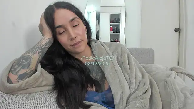 PetiteAlejaTs webcam