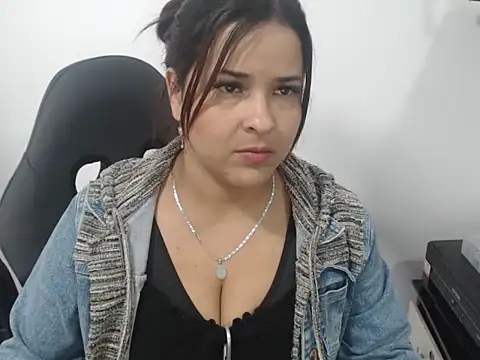 karol_loveet webcam stripchat model stream image