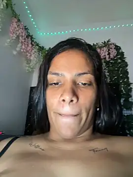 Webcam Model (ArielleMillerr-)  is live.Free join now!