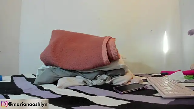 Melaniegirl17 webcam