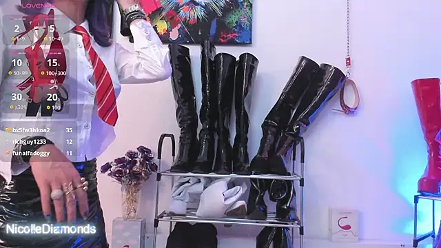NicolleDiamonds_cg webcam
