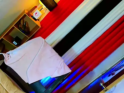 HOLLYWOOD_QUEEN_88 webcam