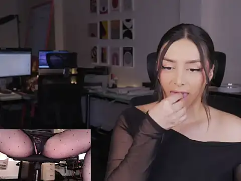 _KimberlyClars_ webcam