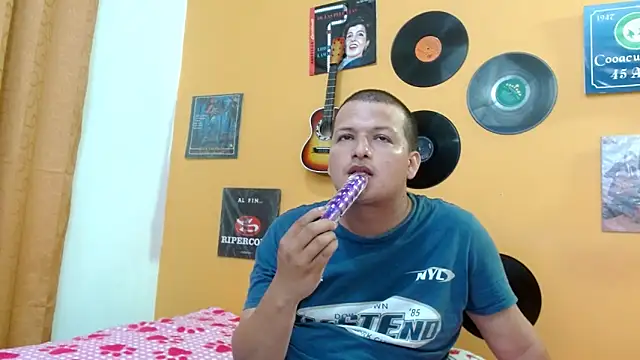 thecatsweet833 webcam