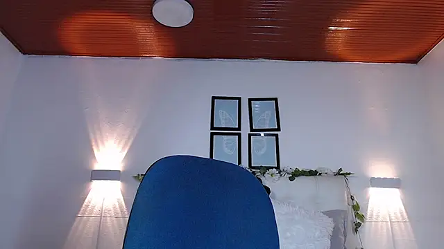 Megan_05_ webcam stripchat model stream image