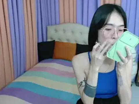 XxTsUncutAskaxX webcam