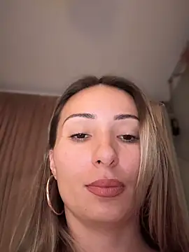 LetsFunKARINA webcam