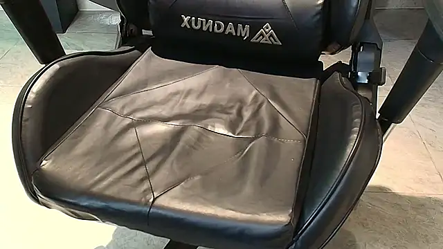 MyStrongSubmissive webcam