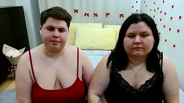 BeckyAndHellen webcam