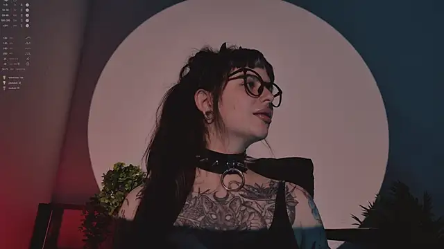 MichaellaMoon webcam