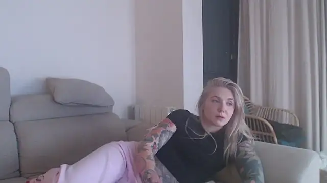 tattoobbgirl webcam