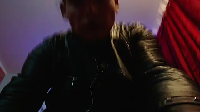 dom2travelersss webcam