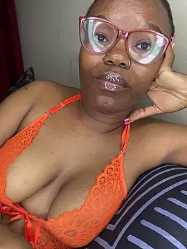 Webcam Model (YummyMelanin117)  is live.Free join now!