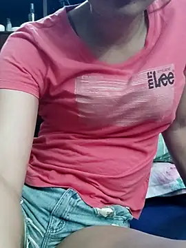 QueenSoreal Live Webcam on Stripchat