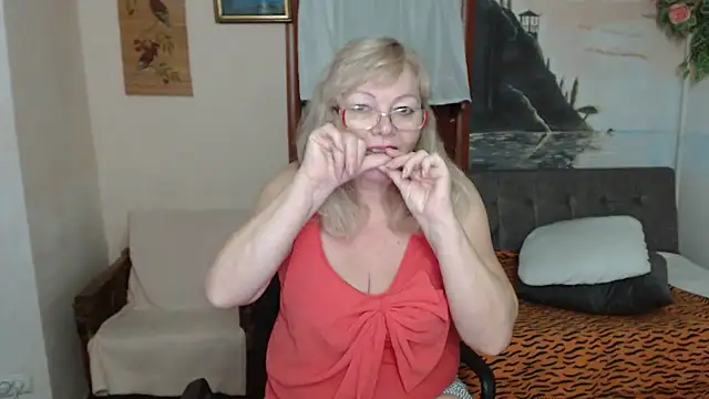 EvelynLoveShy webcam