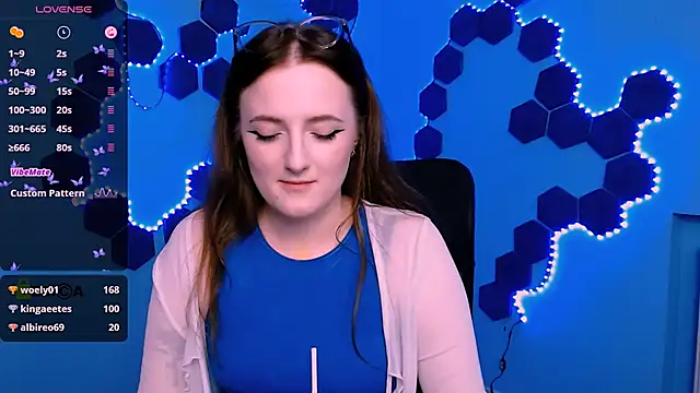 luna_berryy (F young) - handbra