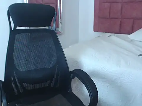 sweetsubmisaxox webcam