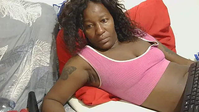 sluttylaura21 webcam