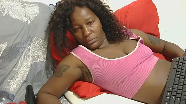 sluttylaura21 webcam