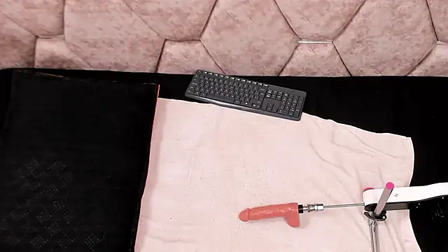 EXOTIC_EBONY_ webcam