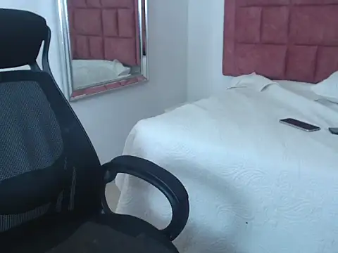 sweetsubmisaxox webcam