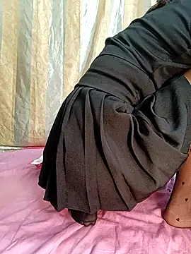 Webcam Model (Mizzu-mi)  is live.Free join now!