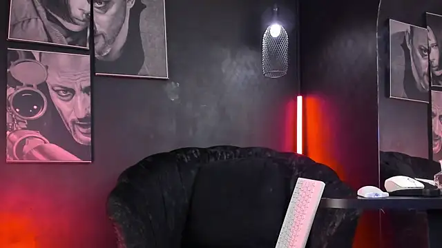 LolaMustaine_ webcam