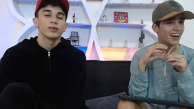 THREE_GUYS_HOT webcam