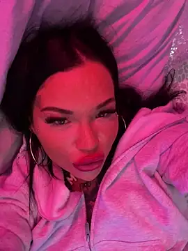 _MelinaCurves_ webcam