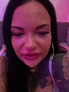 _MelinaCurves_ webcam