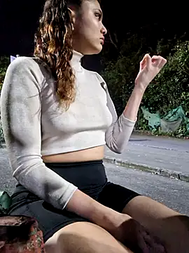 alis_1327 - Alis_1327's free webcam