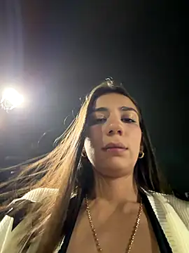 carolina_1111 (F young) - Se masturber avec le luxuriant ici en p