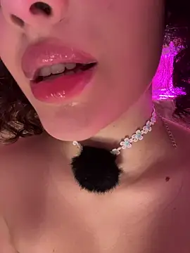 ariaheavenss - AriaHeavenss's free webcam - UK Sex Cams