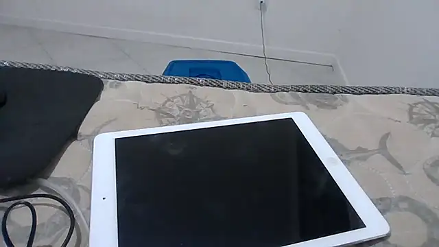 JUNINHOLEKEJR webcam