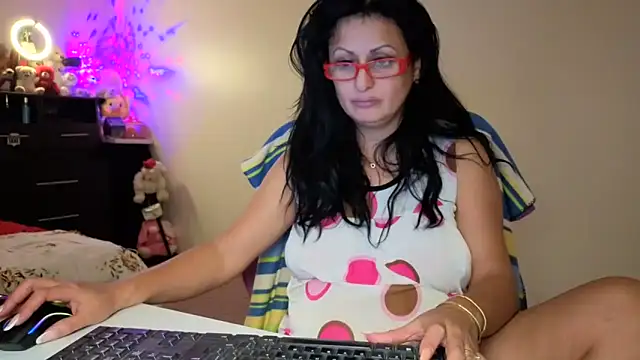 SexyAndBadGirl webcam