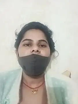 julee-740 (F young) - Full nude in public