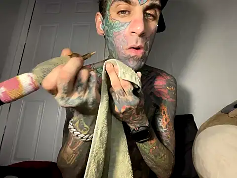 dyskizly (M young) - I only support the right arm bears 🐻