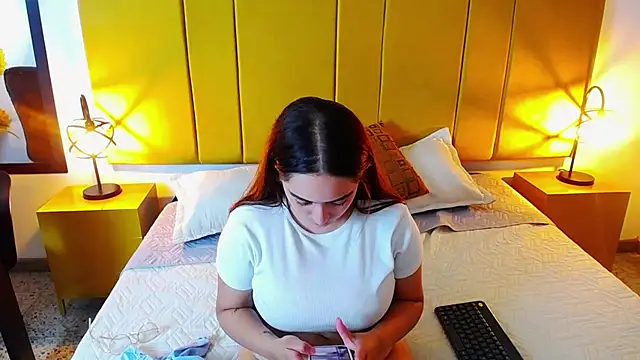 Pamela_Johnsn webcam