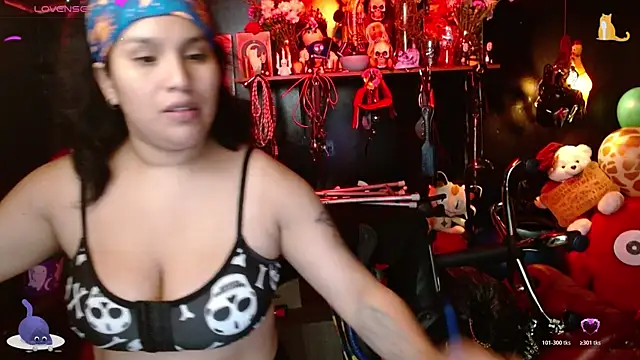 kureiji_hentaii webcam