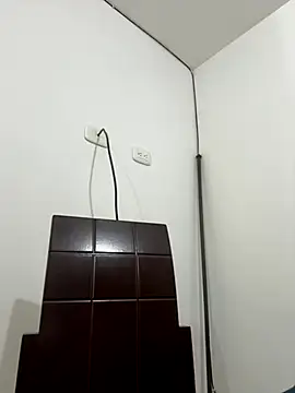 Webcam Model (Ariasex_)  is live.Free join now!