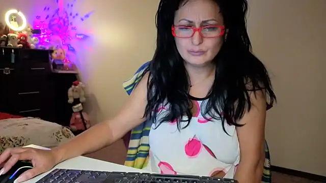 SexyAndBadGirl webcam