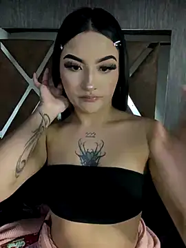 CleoNoir_Pink webcam