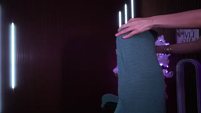 xxforyoureyesonlyxx webcam