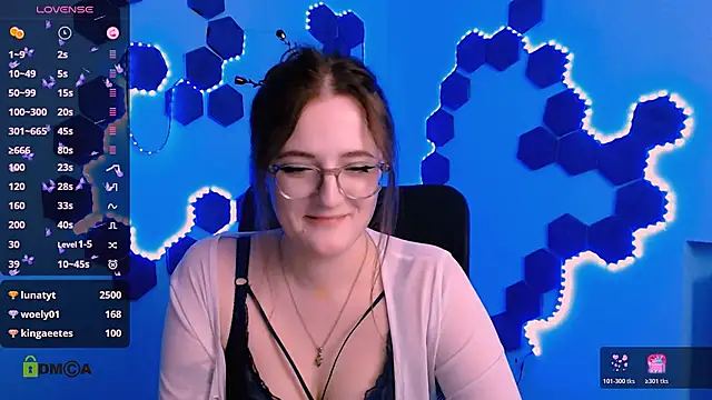 luna_berryy webcam