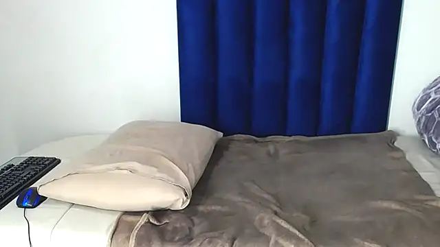 pinkdollyg (F young) - Tease my pussy with domi daddy