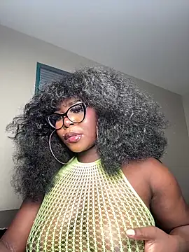 WomanNextdoor1 webcam